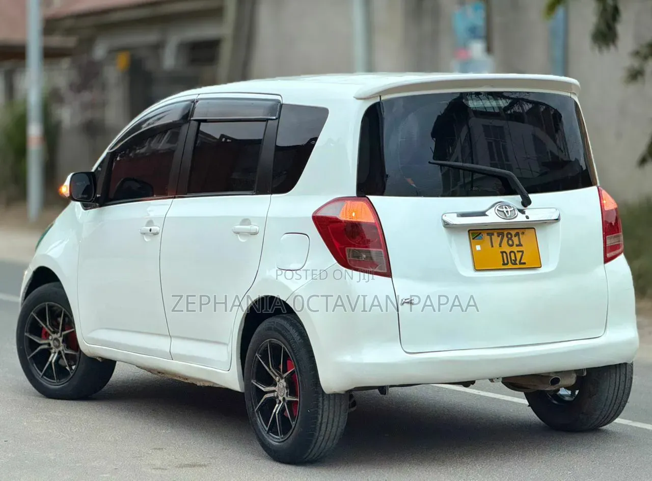 Toyota Ractis 2006 White