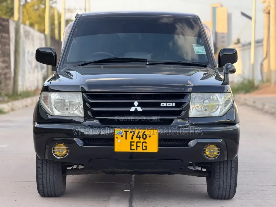Mitsubishi Pajero 2002 Black