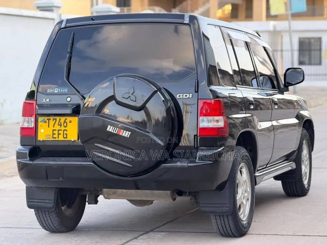 Mitsubishi Pajero 2002 Black