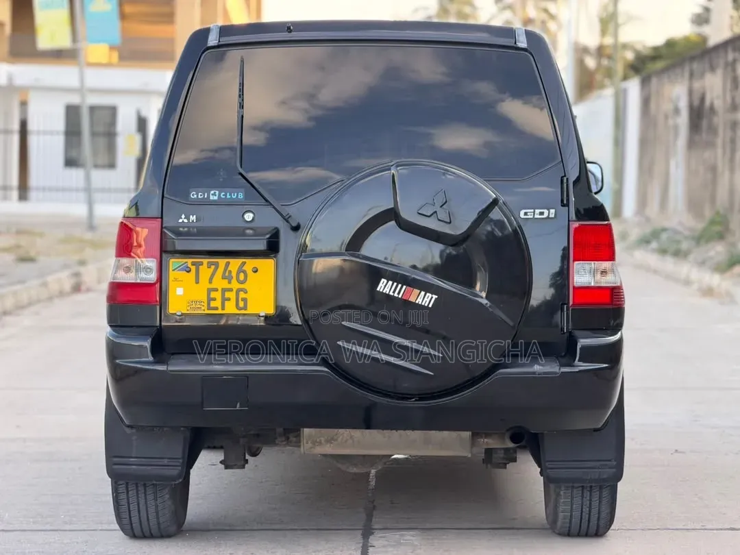 Mitsubishi Pajero 2002 Black