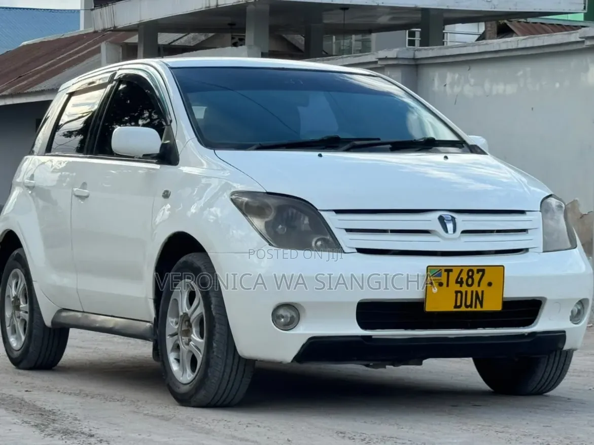 Toyota IST 2005