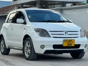 Toyota IST 2005