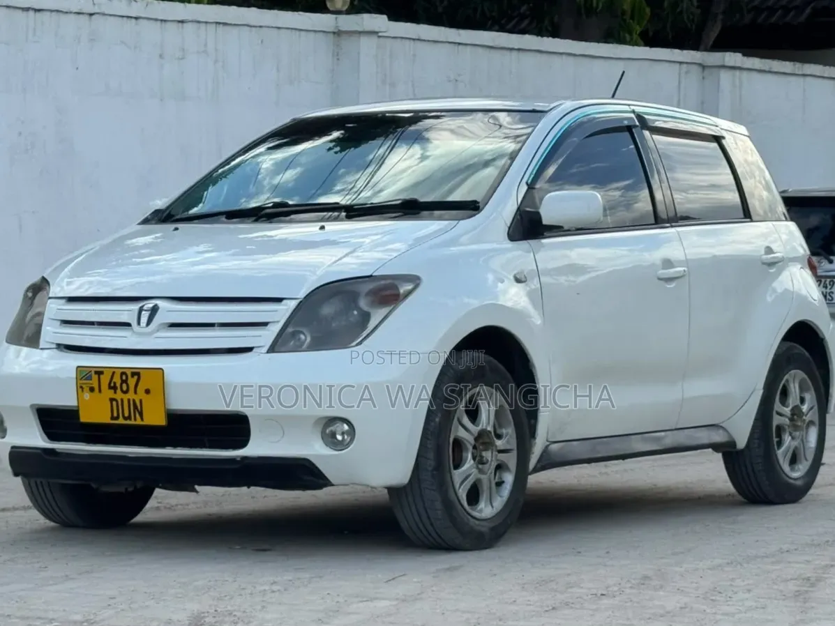 Toyota IST 2005