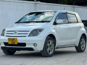 Toyota IST 2005
