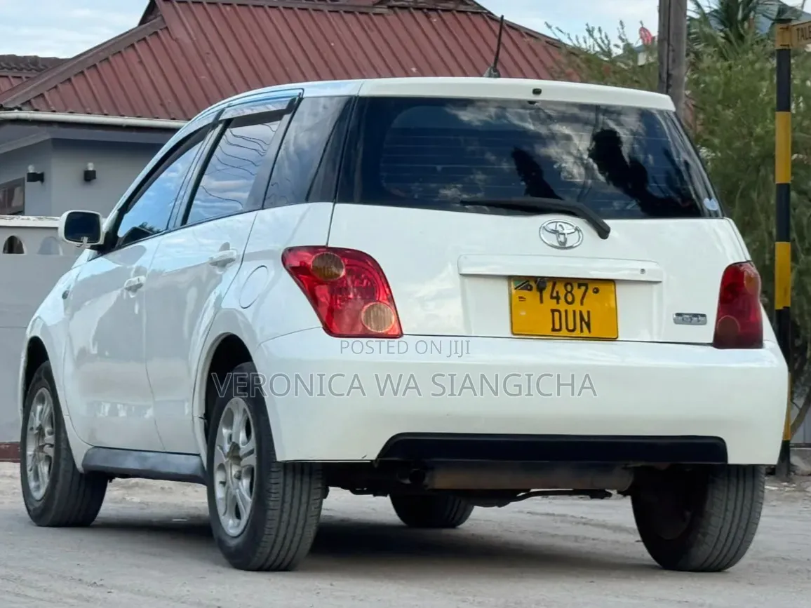 Toyota IST 2005