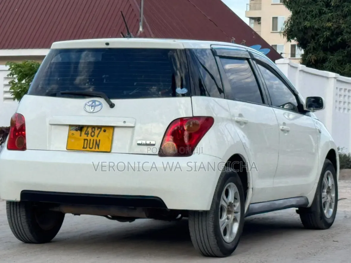 Toyota IST 2005