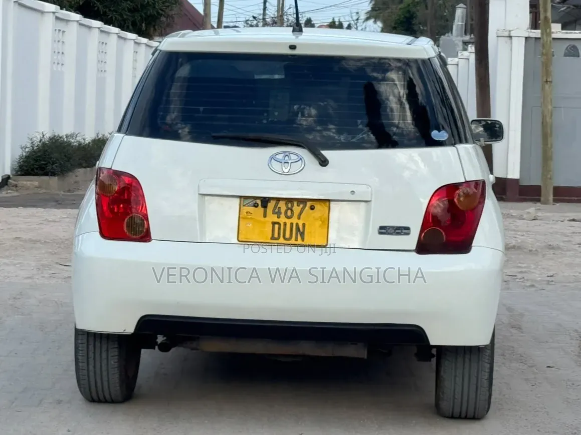 Toyota IST 2005