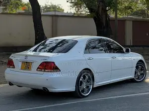 Toyota Crown 2006 White