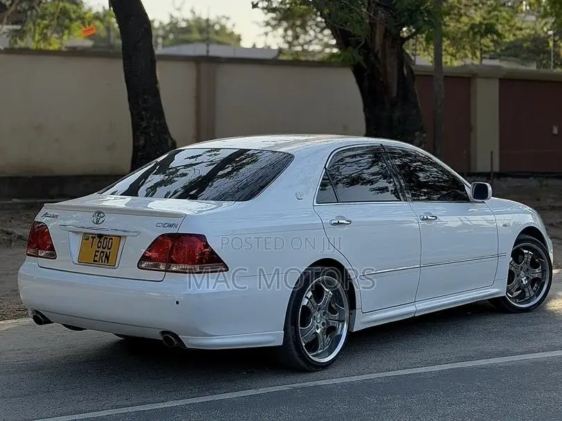 Toyota Crown 2006 White