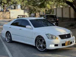 Toyota Crown 2006 White