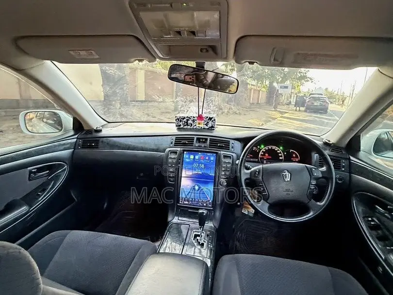 Toyota Crown 2006 White