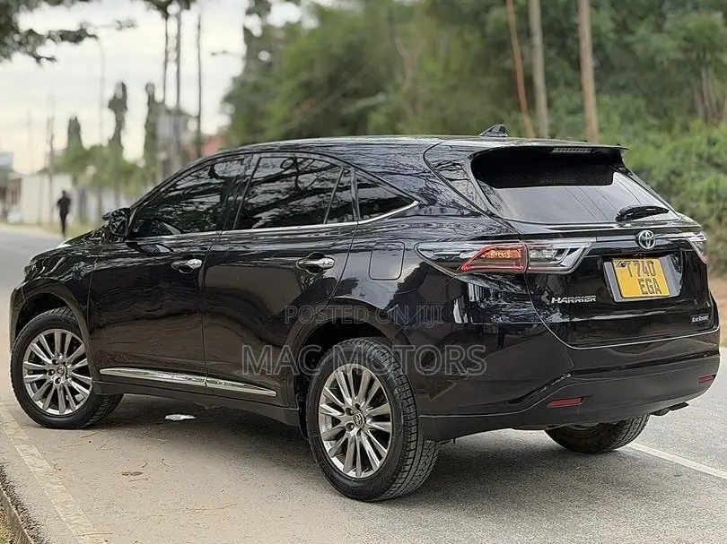 Toyota Harrier 2.0 2014 Black