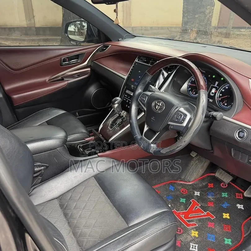 Toyota Harrier 2.0 2014 Black