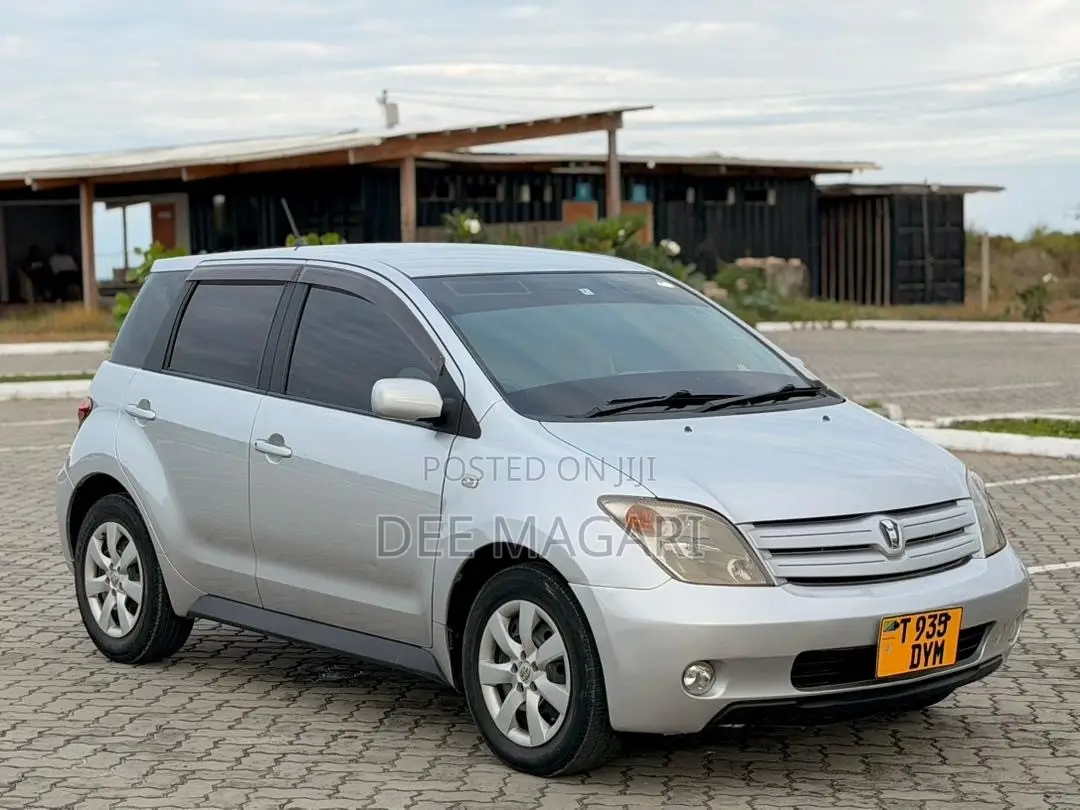 Toyota IST 2003 Silver