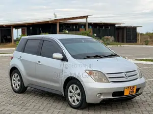 Toyota IST 2003 Silver