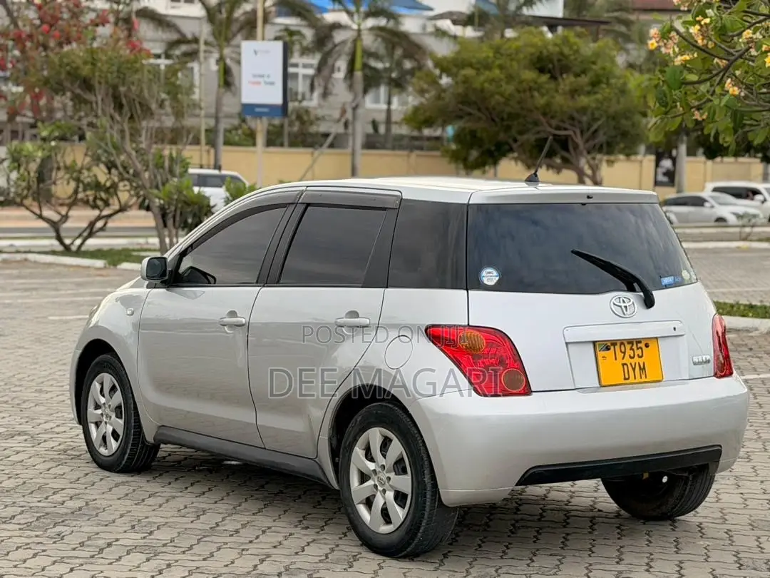 Toyota IST 2003 Silver