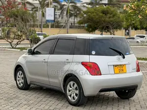 Toyota IST 2003 Silver