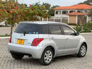 Toyota IST 2003 Silver