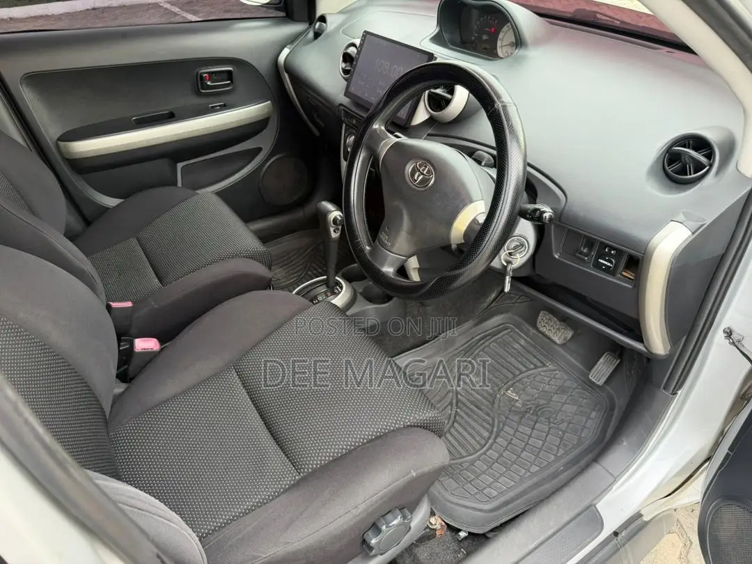 Toyota IST 2003 Silver