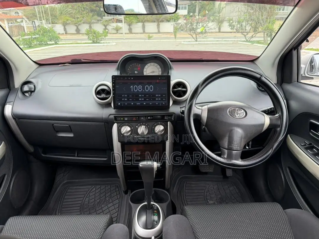 Toyota IST 2003 Silver