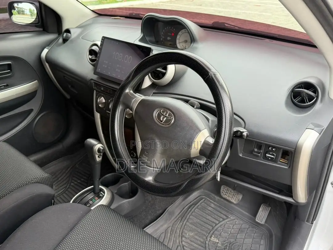 Toyota IST 2003 Silver