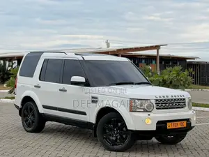 Land Rover Discovery 2011 White