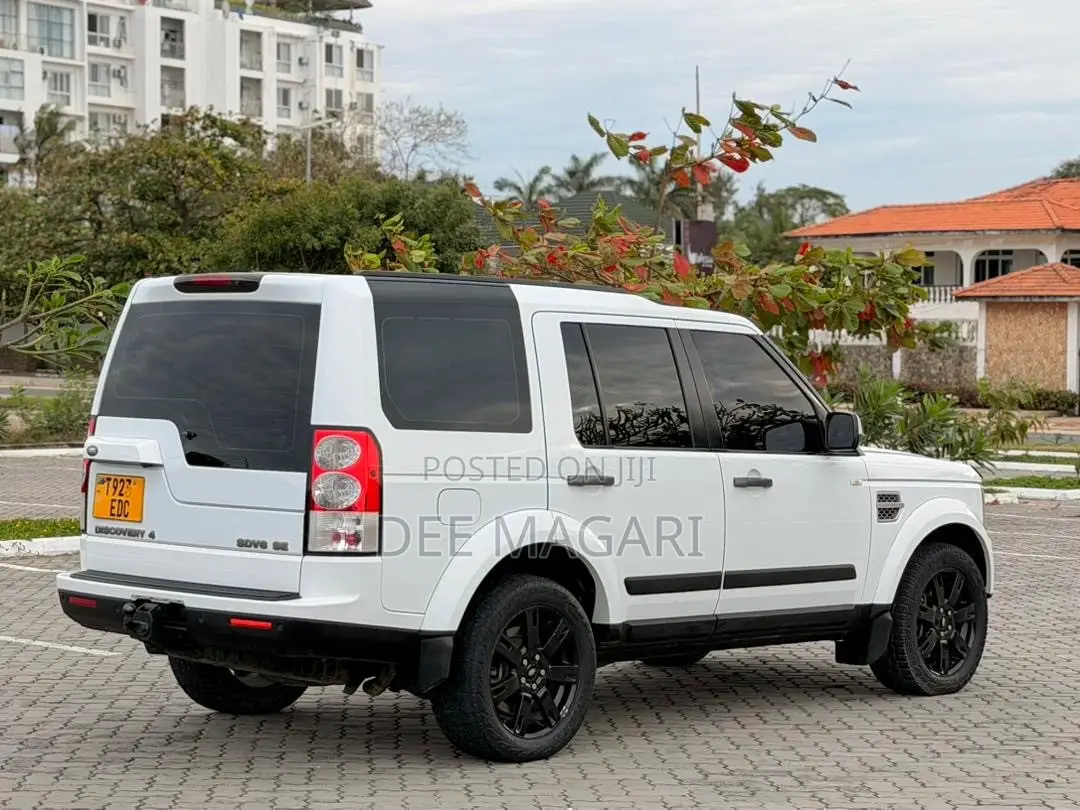 Land Rover Discovery 2011 White
