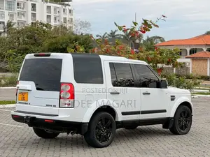 Land Rover Discovery 2011 White