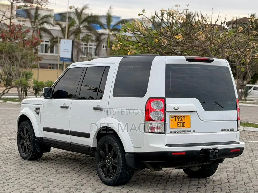 Land Rover Discovery 2011 White