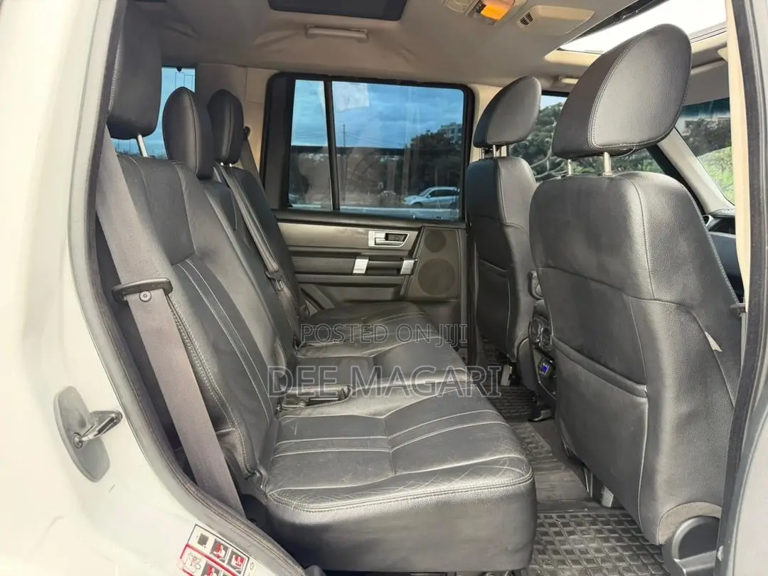 Land Rover Discovery 2011 White