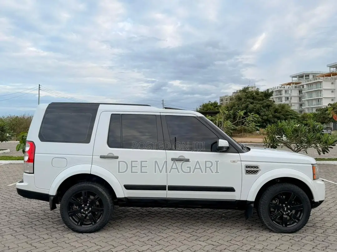 Land Rover Discovery 2011 White