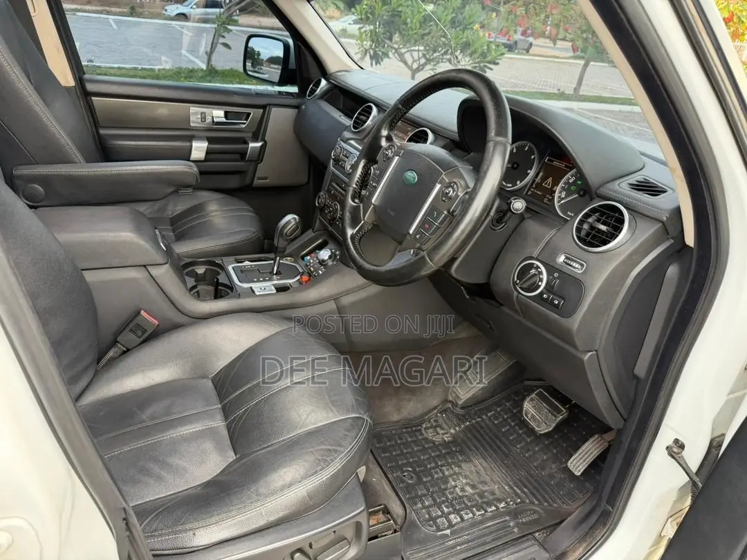Land Rover Discovery 2011 White