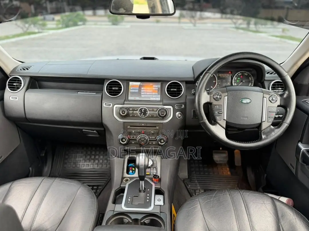 Land Rover Discovery 2011 White