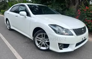 Toyota Crown 2011 Off white