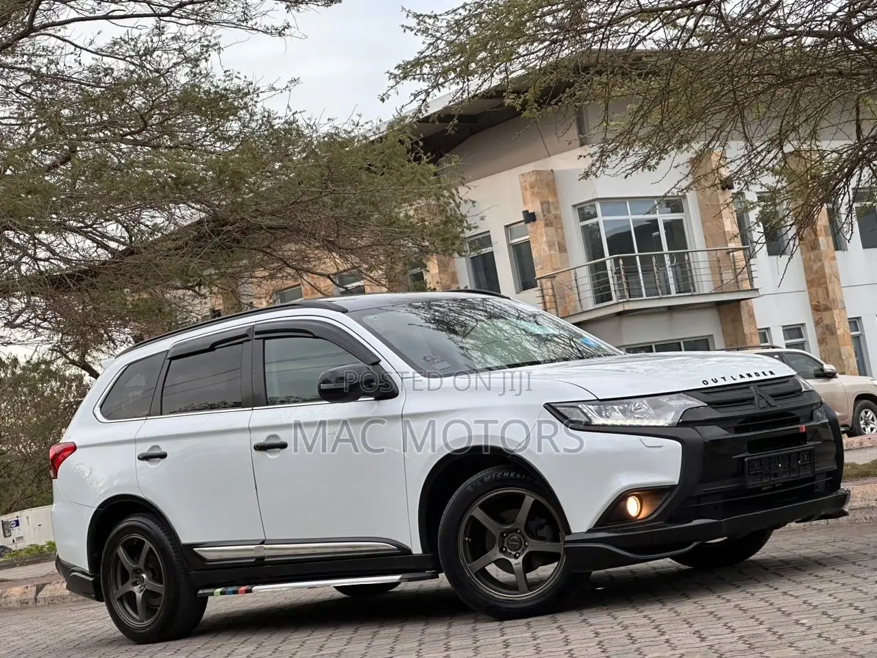 Mitsubishi Outlander 2016 White