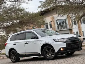 Mitsubishi Outlander 2016 White