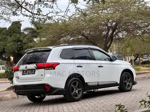 Mitsubishi Outlander 2016 White