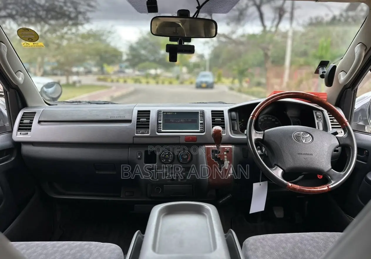 Toyota HiAce 2009 Silver