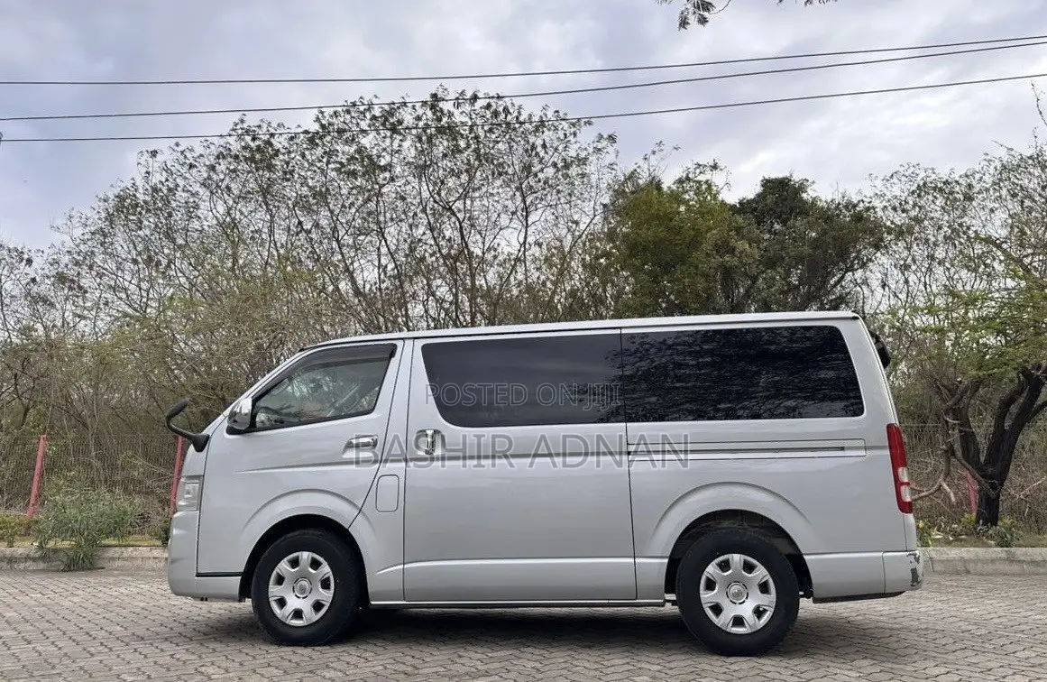 Toyota HiAce 2009 Silver
