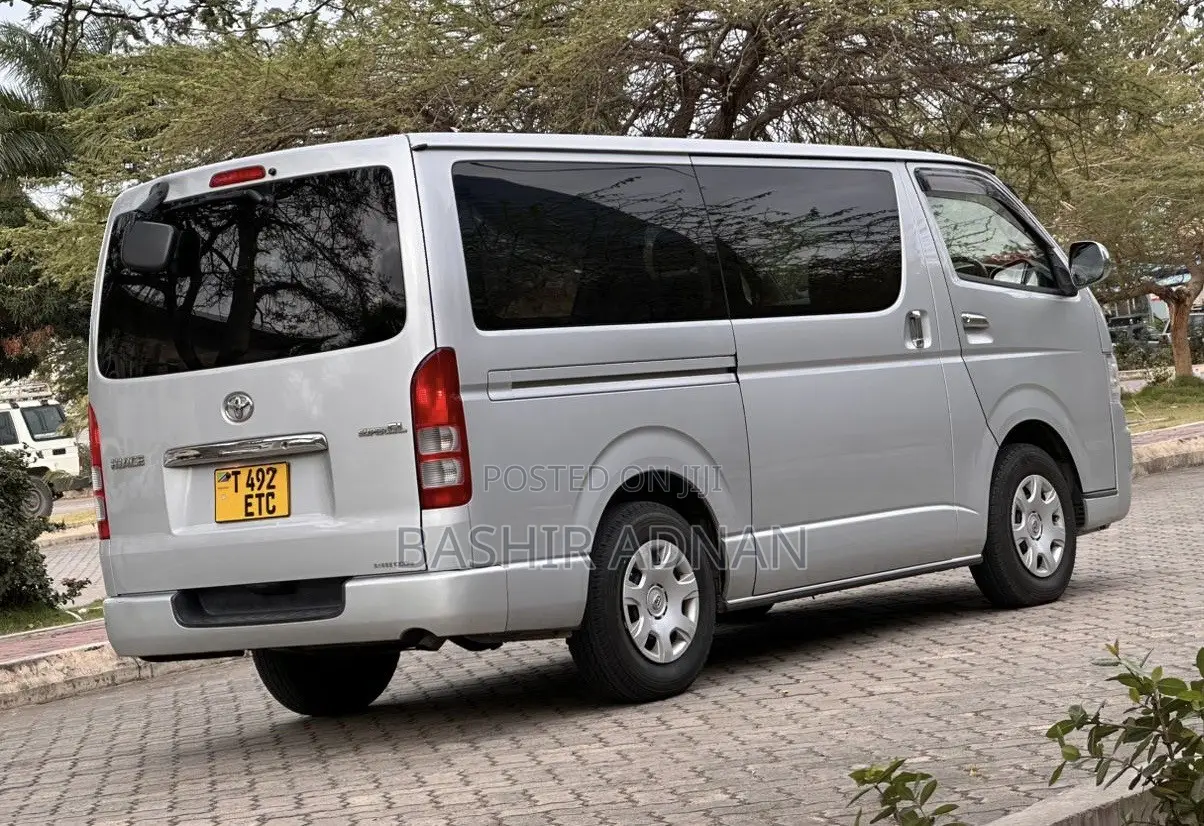 Toyota HiAce 2009 Silver