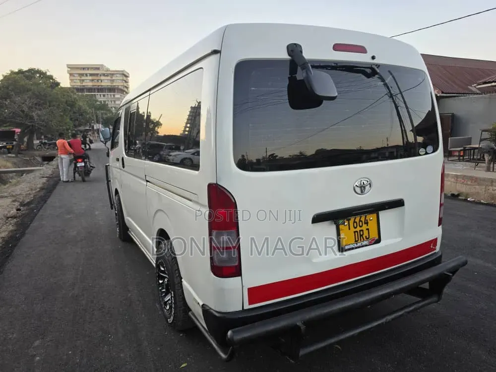 Toyota HiAce 2008 White
