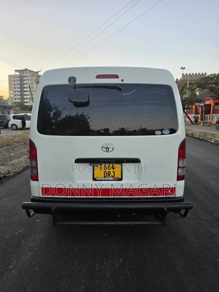 Toyota HiAce 2008 White