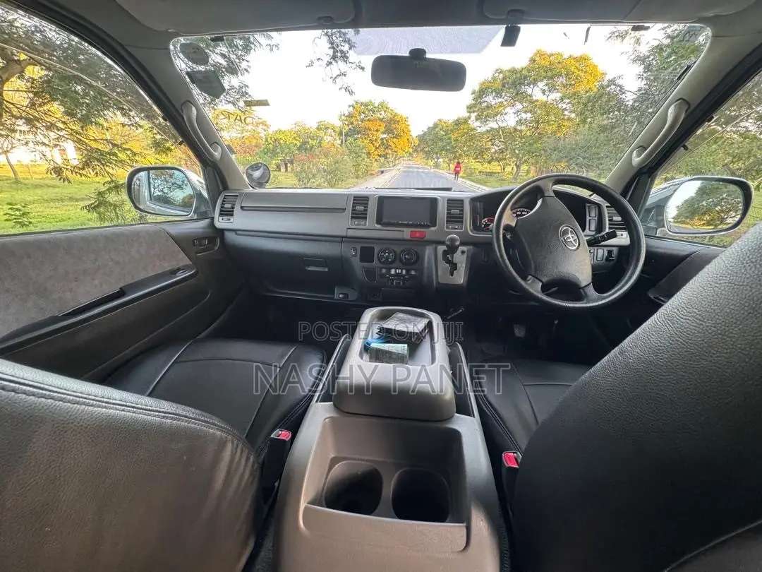 Toyota Grand HiAce 2002 Silver