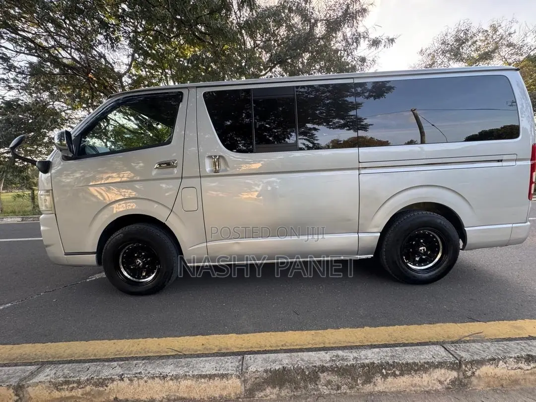 Toyota Grand HiAce 2002 Silver