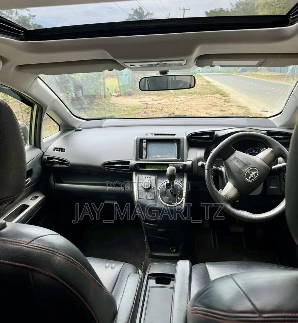 Toyota Wish 2011 Silver