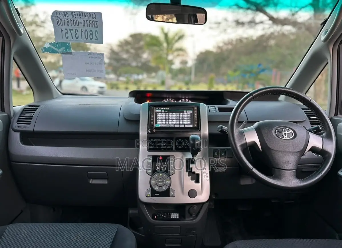 Toyota Noah 2008 Gray