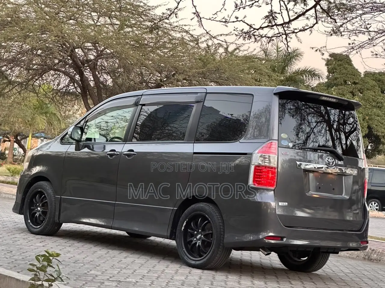 Toyota Noah 2008 Gray