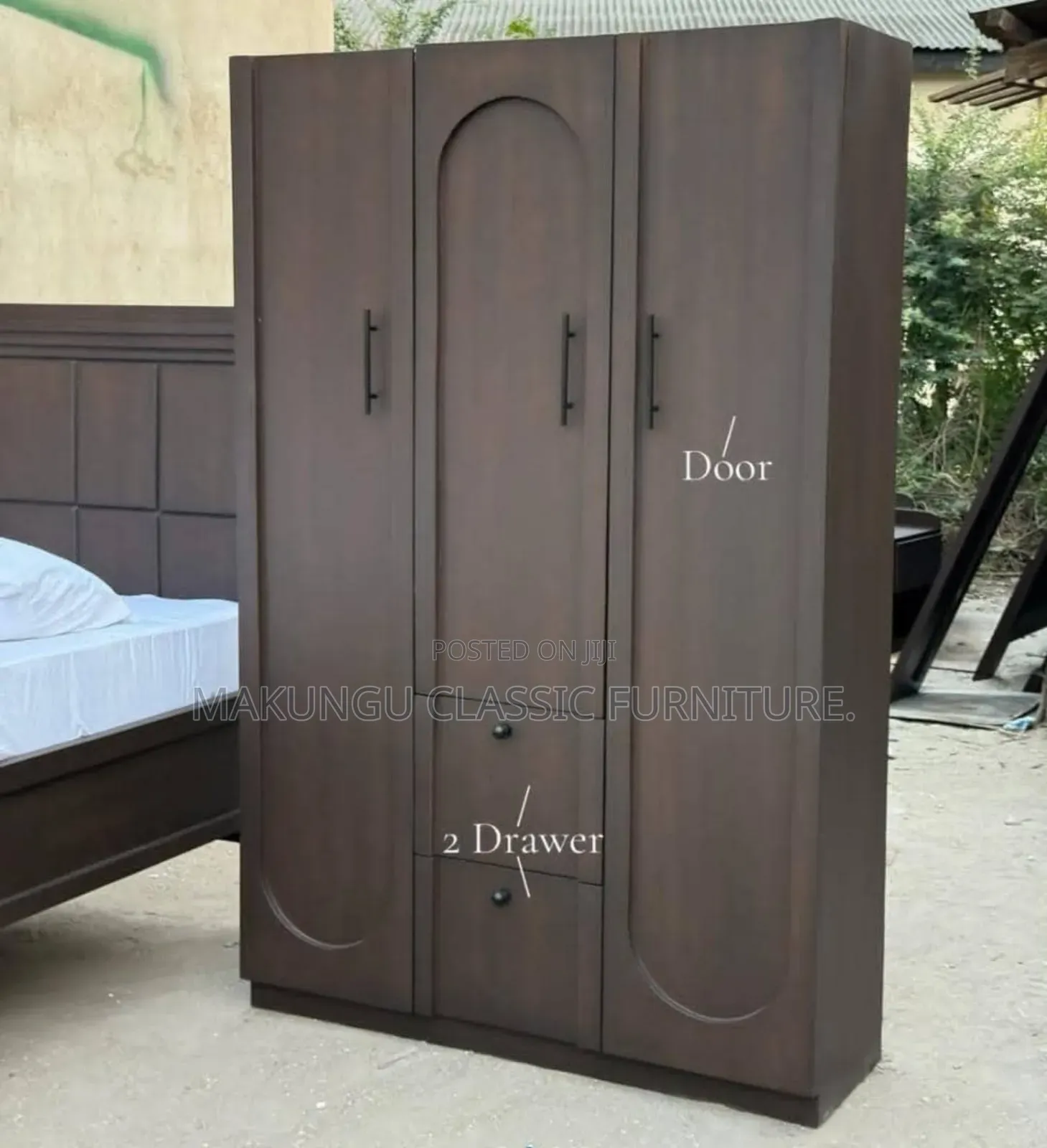 Modern Wardrobe Ni Milango Mitatu
