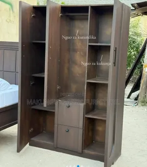 Modern Wardrobe Ni Milango Mitatu