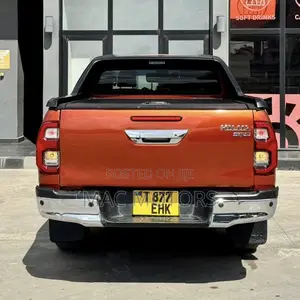Toyota Hilux 2015 Orange